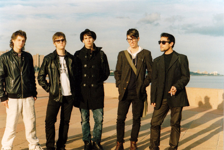 Casablancas are Martin Rela (vocals & rhythm guitar), Syd J. Gerones (lead guitar & backing vocals), Nacho Lorenzelli (bass guitar), Freddy Suarez (keyboards) and Seba Moro (drums & percussion).